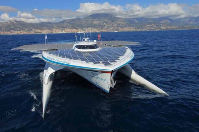 catamarán solar
